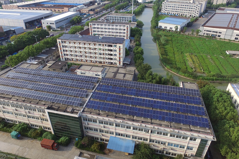 太阳能板价格揭秘：2025年安装一套究竟要花多少钱？