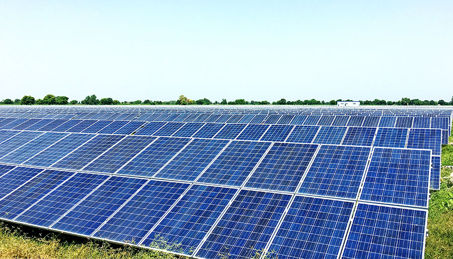 单晶 vs 多晶太阳能板：区别、优缺点与应用场景